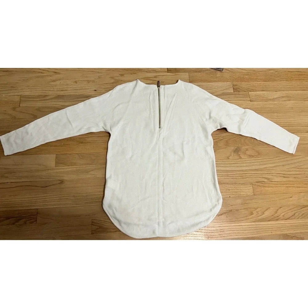 Michael Kors White Short Sleeve Knit Top Back Gold Zipper Curved Hem Size Medium